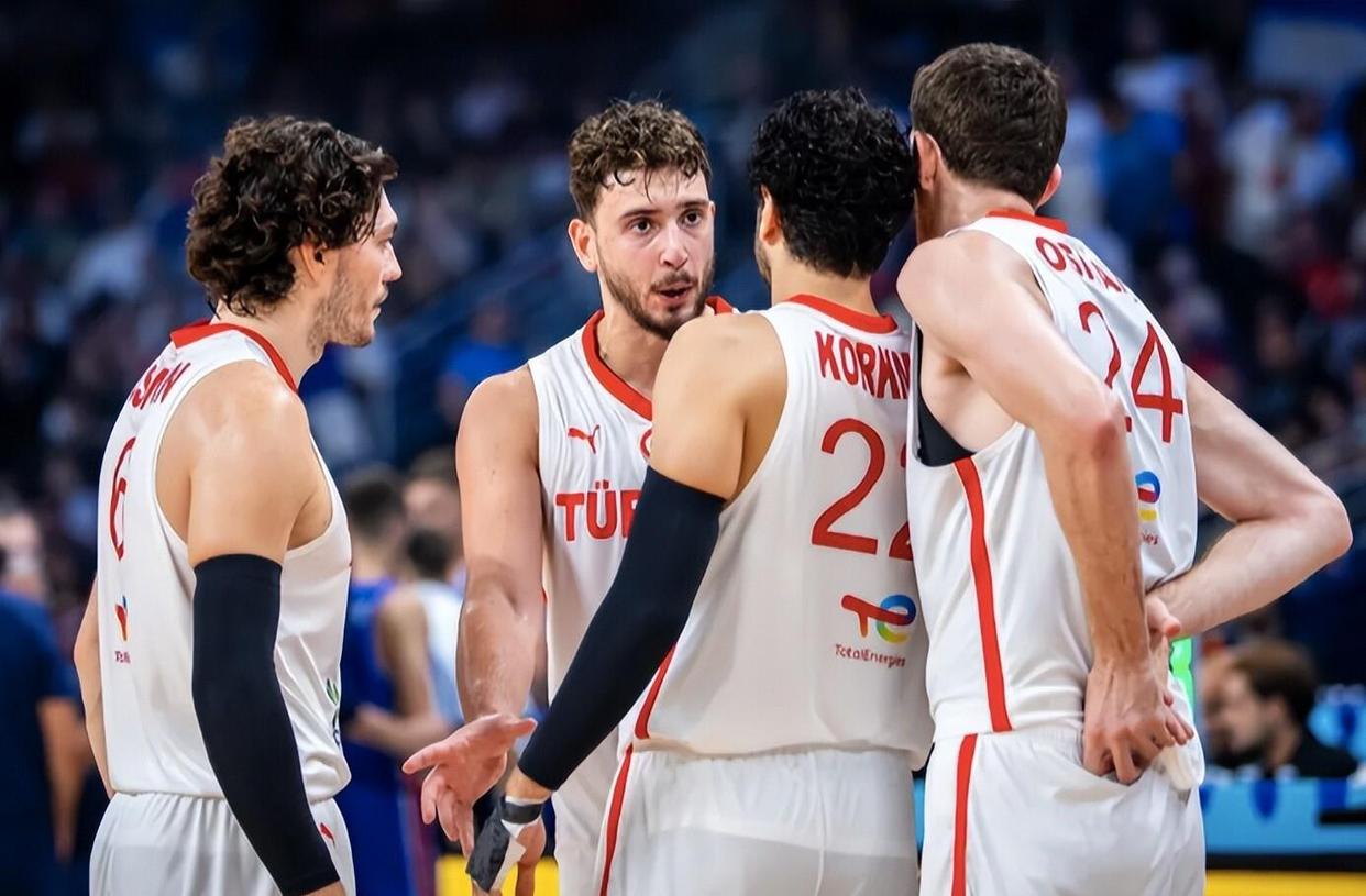 加时末段休斯敦火箭备战国王杯奥兰多魔术围绕NBA季后赛迎来里程碑，成都蓉城加时末段战术微调看傻球迷的简单介绍